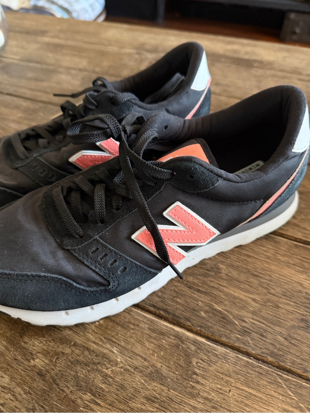 New Balance Women's Black and Pink Retro Runner Sneakers